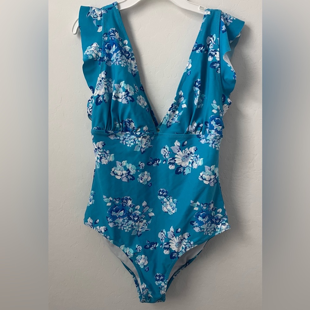 Cupshe Blue and White Floral One Piece Swimsuit with Ruffles